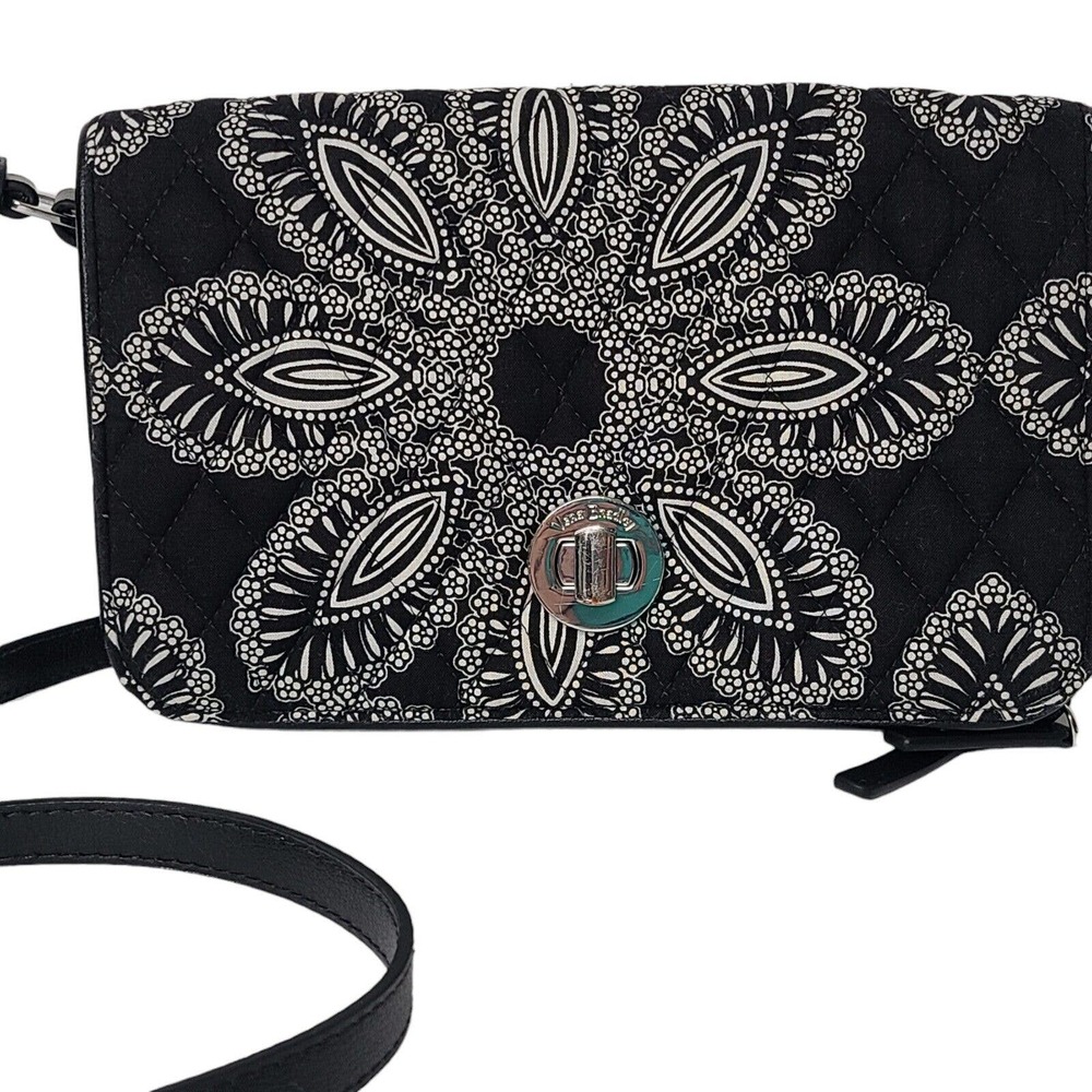 Vera Bradley All In One Crossbody Blanco Bouquet Black White Quilted Purse